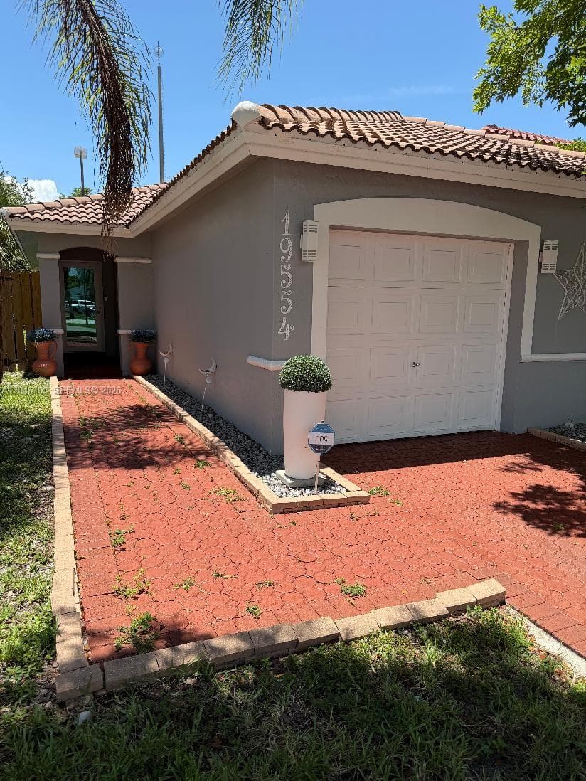 19554 NW 79th Pl, Hialeah FL 33015 photo 3