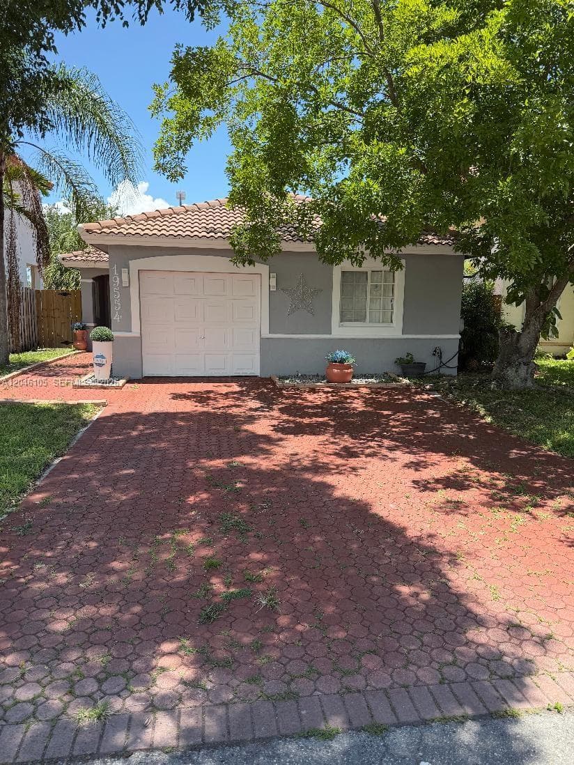 19554 NW 79th Pl, Hialeah FL 33015