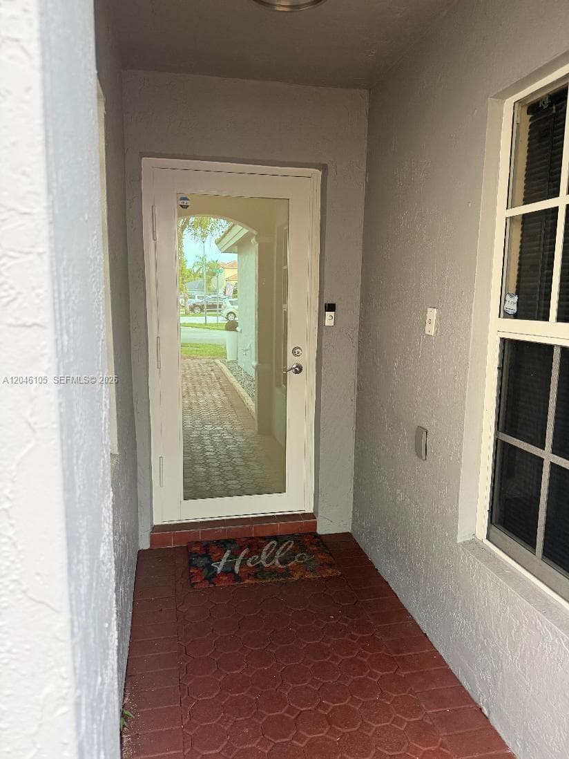 19554 NW 79th Pl, Hialeah FL 33015 photo 4