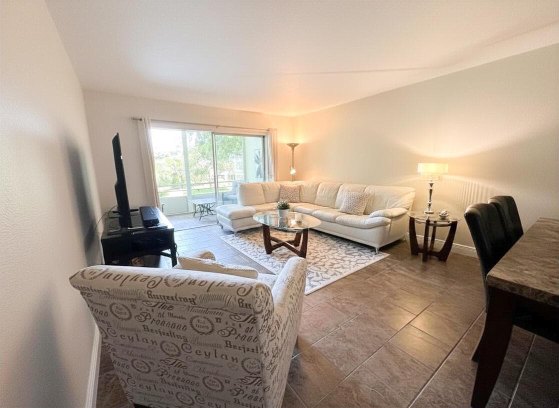 5131 W Oakland Park Boulevard # 202, Lauderdale Lakes FL 33313 photo 2