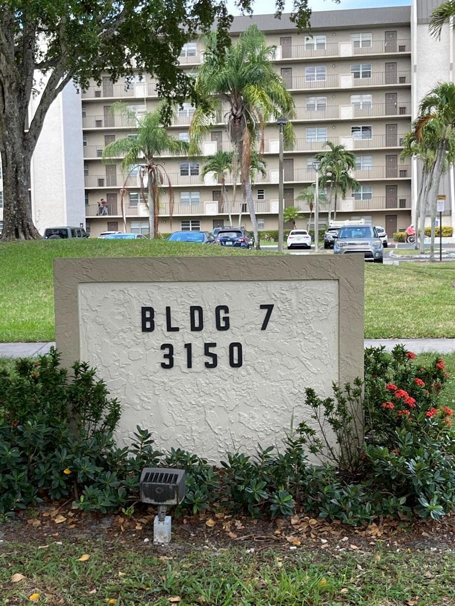 3150 W Rolling Hills Circle # 704, Davie FL 33328 photo 2