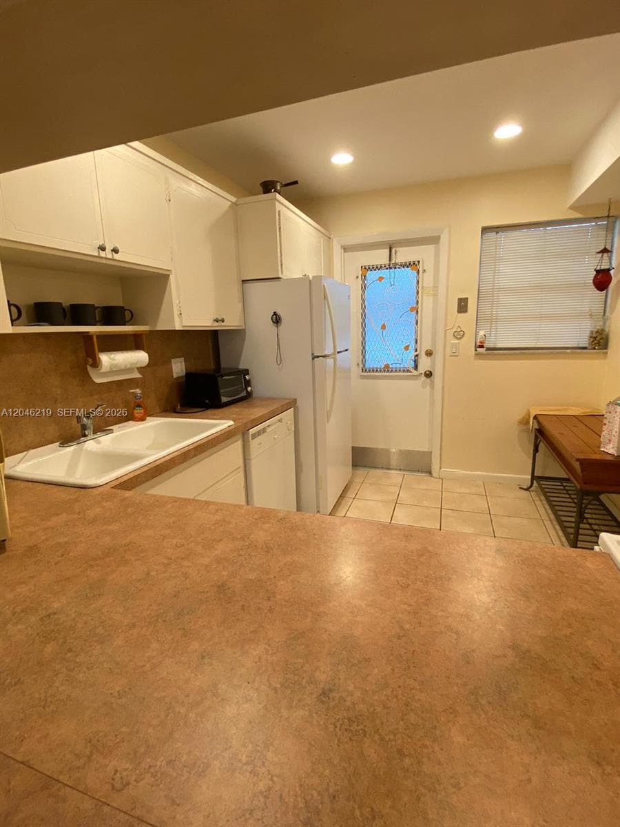 330 SE 2nd St # 403F, Hallandale Beach FL 33009 photo 2