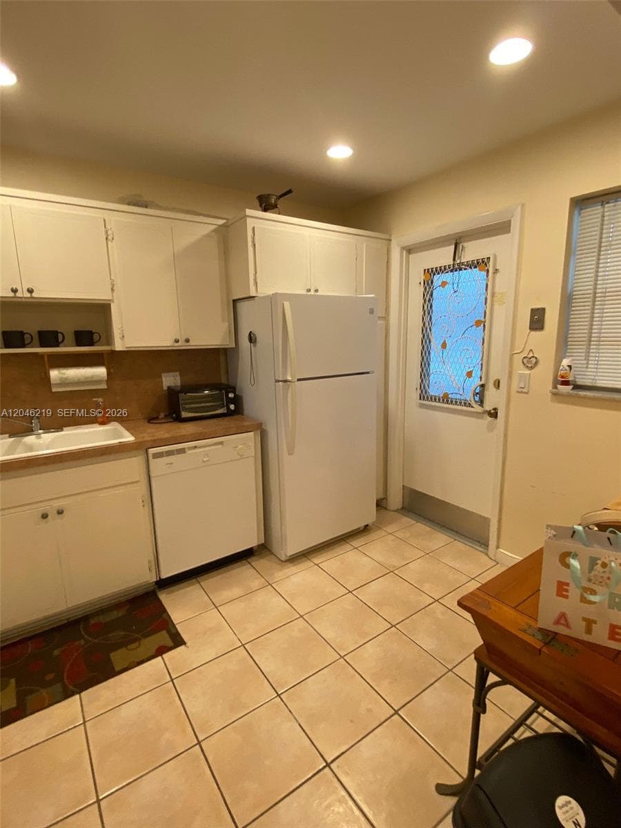 330 SE 2nd St # 403F, Hallandale Beach FL 33009 photo 4
