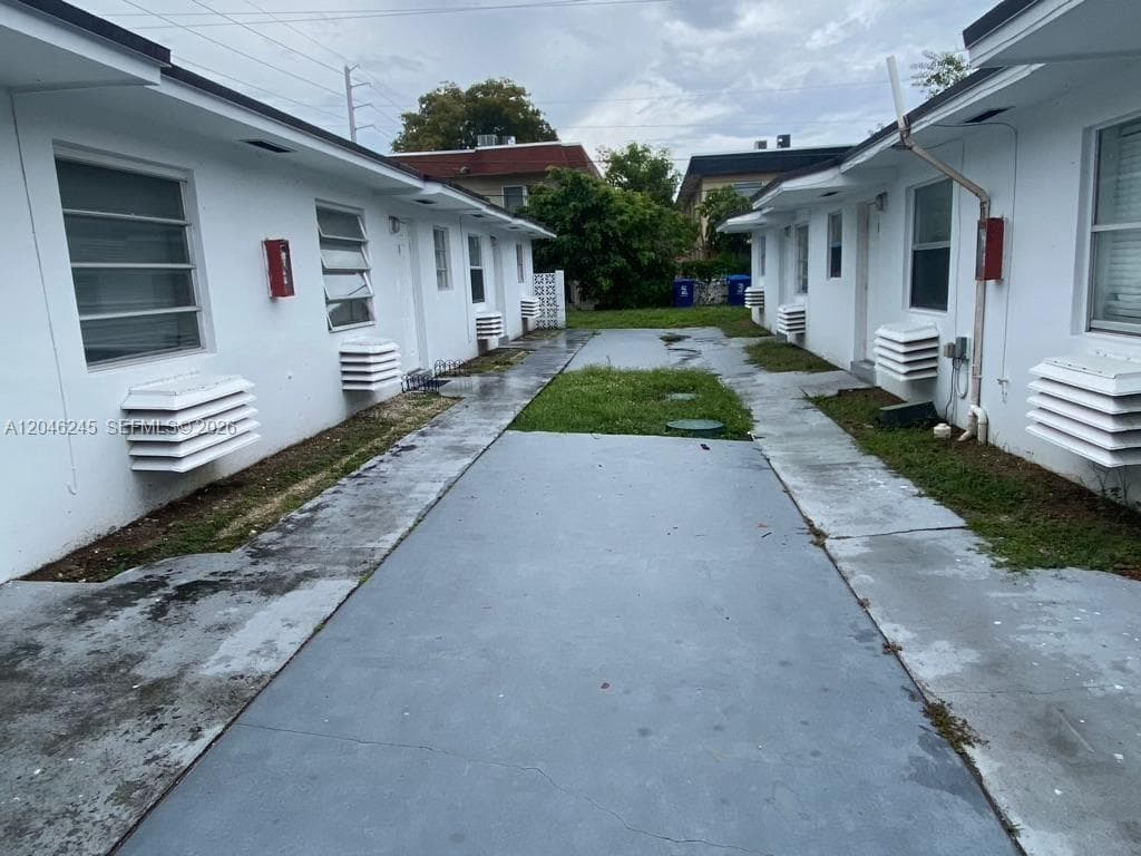 16120 NE 19th Pl # 3, North Miami Beach FL 33162 photo 2