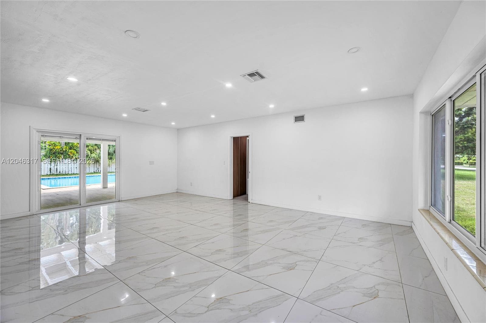 12525 SW 68th Ct, Pinecrest FL 33156 photo 2