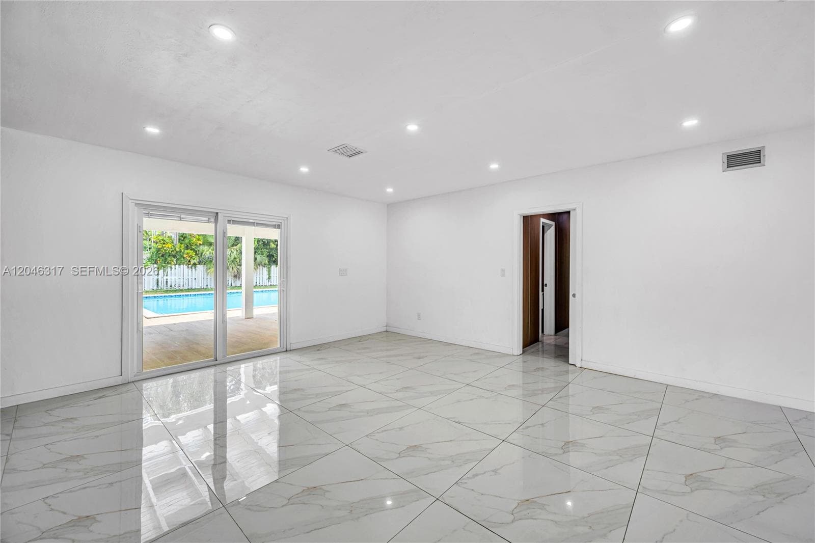 12525 SW 68th Ct, Pinecrest FL 33156 photo 4