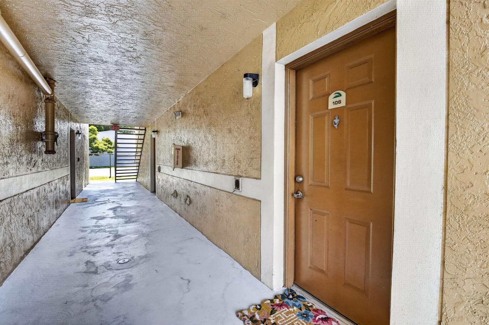 300 Palm Circle W # 106, Pembroke Pines FL 33025 photo 2