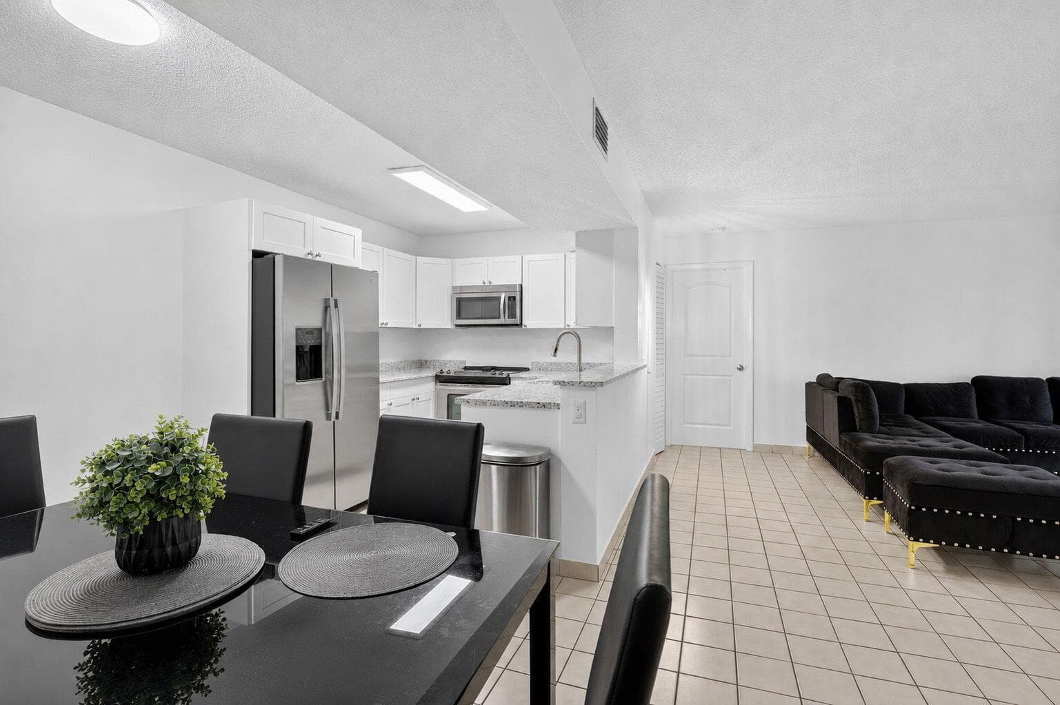 300 Palm Circle W # 106, Pembroke Pines FL 33025 photo 3