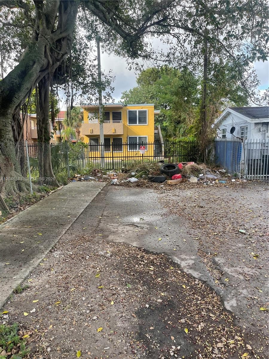 1110 NW 34th St, Miami FL 33127 photo 2