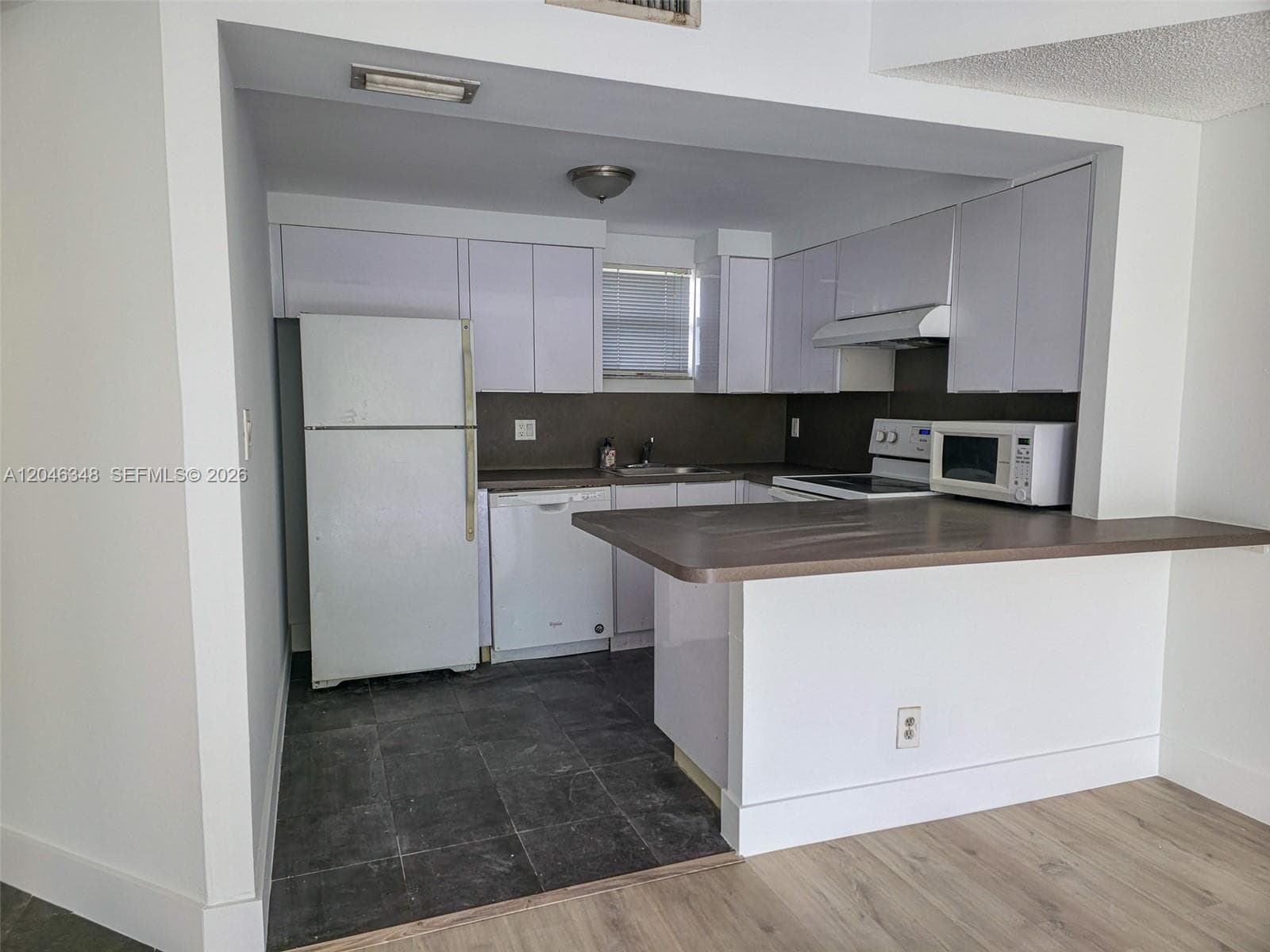 8290 Lake Dr # 422, Doral FL 33166 photo 4