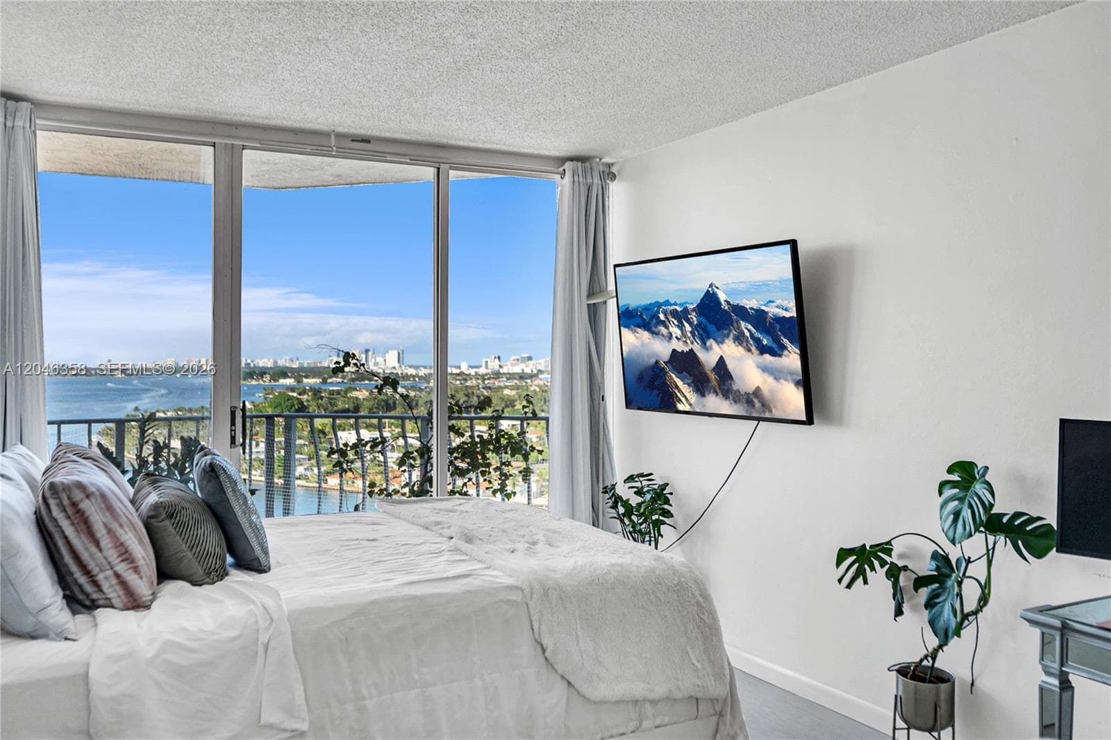 7601 E Treasure Dr # 2412, North Bay Village FL 33141 photo 3