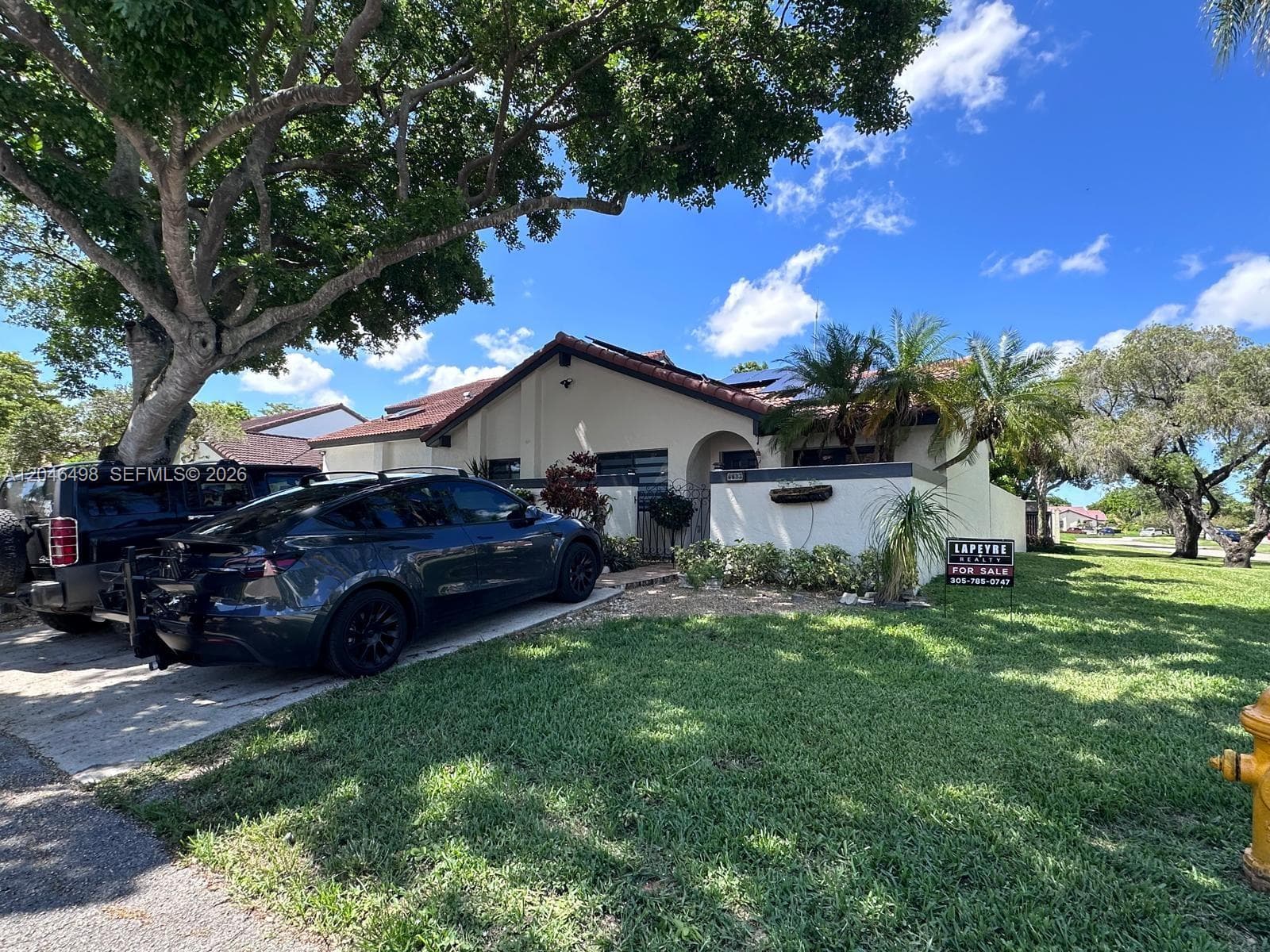 6633 NW 178th Ter, Hialeah FL 33015 photo 2