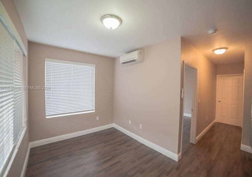 1752 NW 1st St # 1, Miami, FL 33125 photo 2