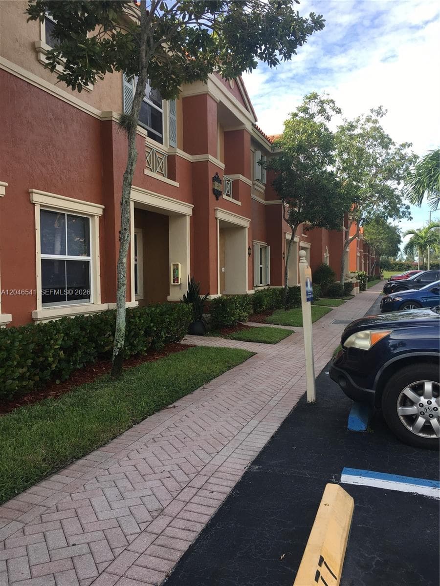 11528 NW 60th Ter # 477, Doral FL 33178 photo 4
