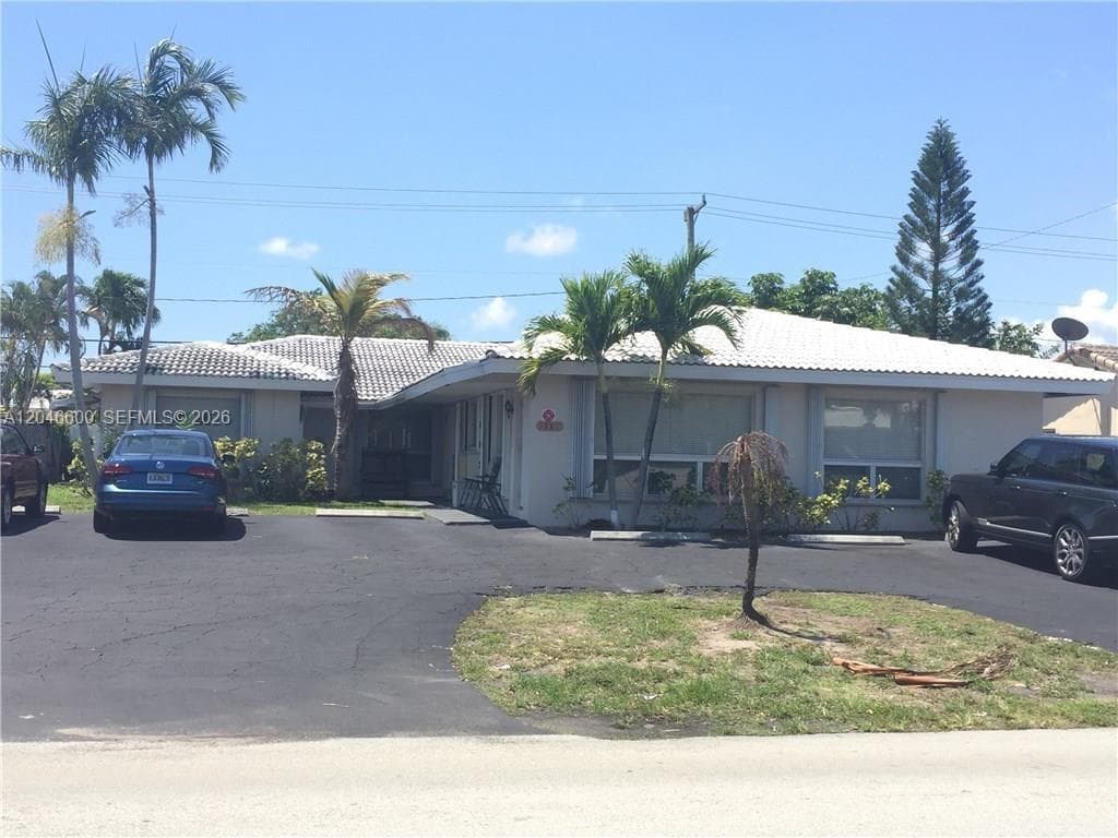 1960 NE 56th St, Fort Lauderdale FL 33308