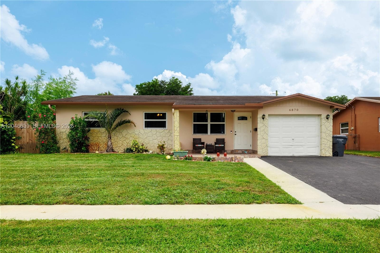 6870 Pershing St, Hollywood FL 33024 photo 2