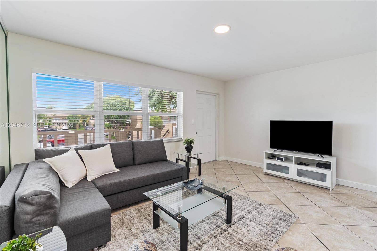 9101 Sunrise Lakes Blvd # 202, Sunrise FL 33322 photo 2