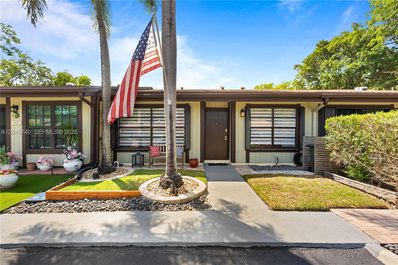 10311 Laurel Ct, Pembroke Pines FL 33026 photo 2