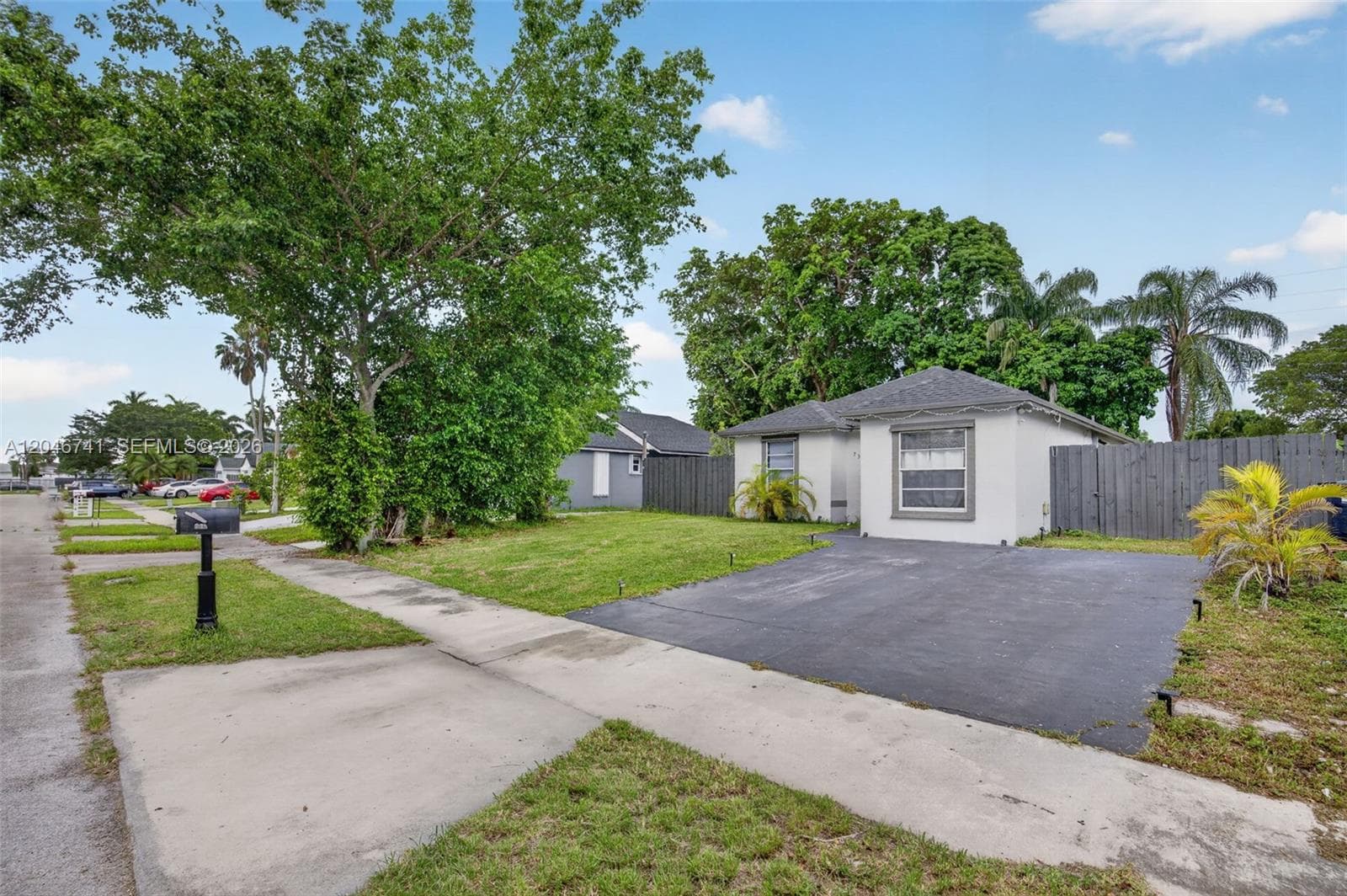 738 SW 7th Ter, Florida City FL 33034 photo 2
