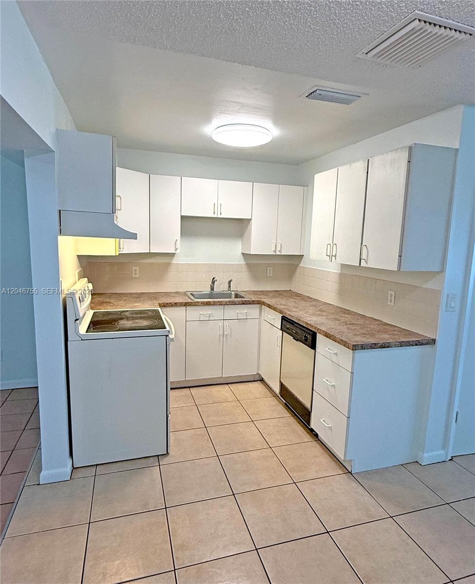 12096 Dolphin Dr, Palm Beach Gardens FL 33410 photo 4