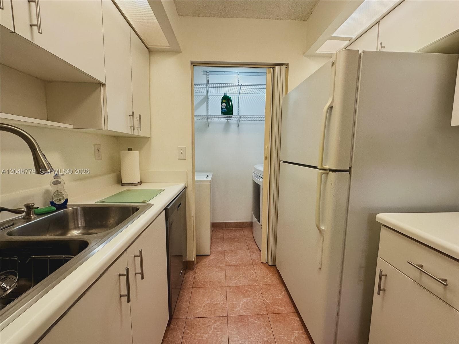 927 NE 199th St # 101, Miami, FL 33179 photo 4