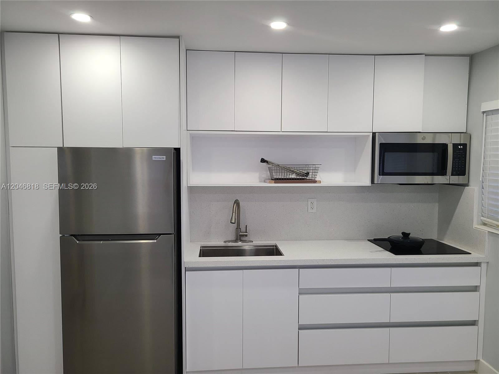321 Hayes St # 3, Hollywood FL 33019 photo 2