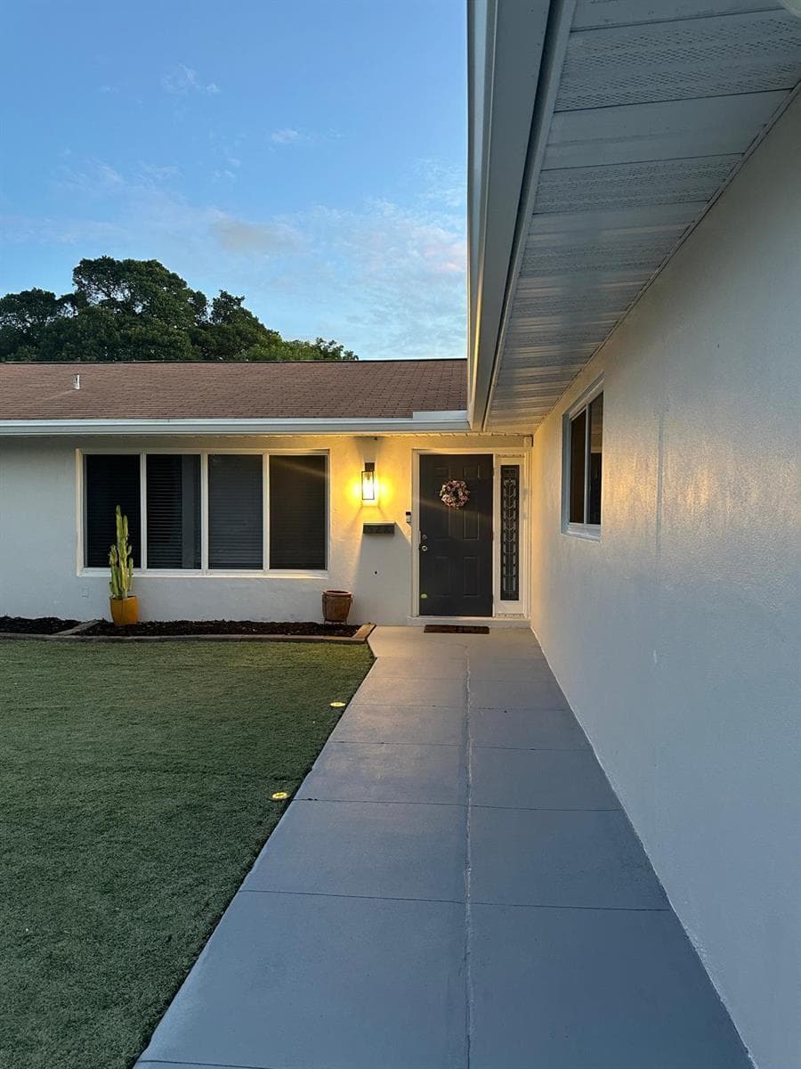 528 Date Palm Drive, Lake Park FL 33403 photo 5
