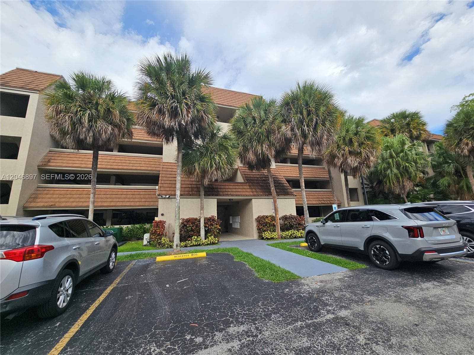 461 Ives Dairy Rd # 2, Miami FL 33179