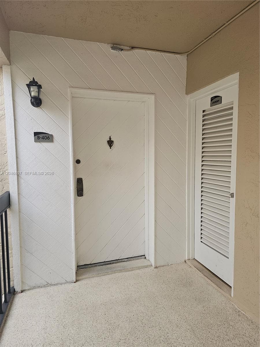 461 Ives Dairy Rd # 2, Miami FL 33179 photo 4