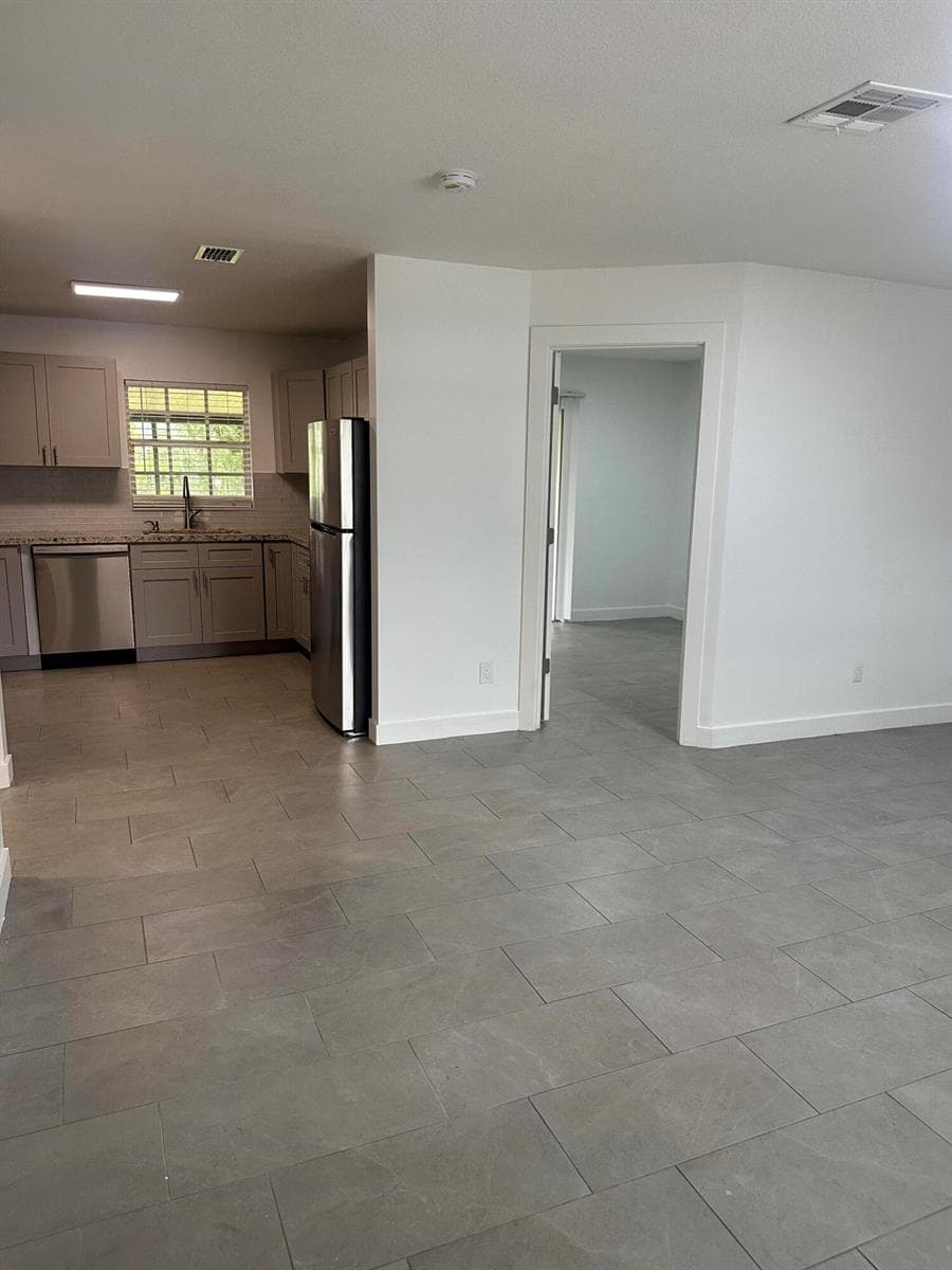 4786 Cambridge Street, FL 33463 photo 3