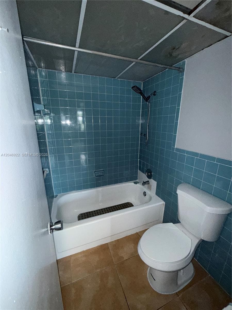 6960 Miami Gardens Dr # 2-431A, Hialeah FL 33015 photo 3