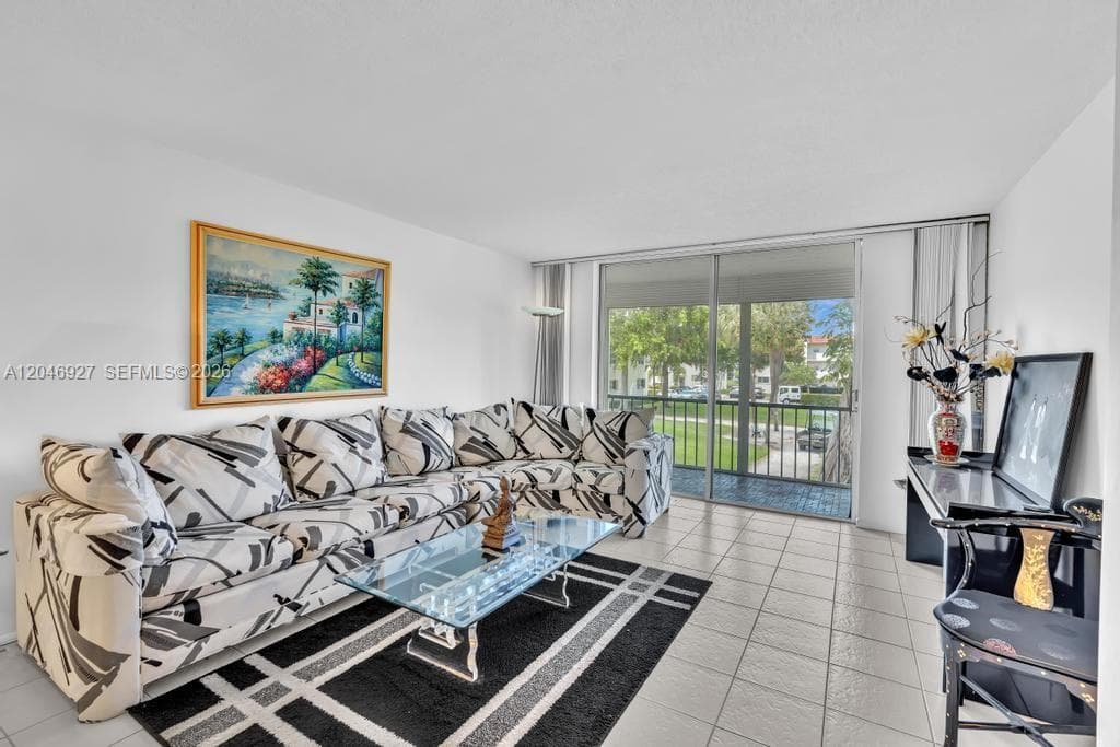 671 S Hollybrook Dr # 209, Pembroke Pines FL 33025 photo 2