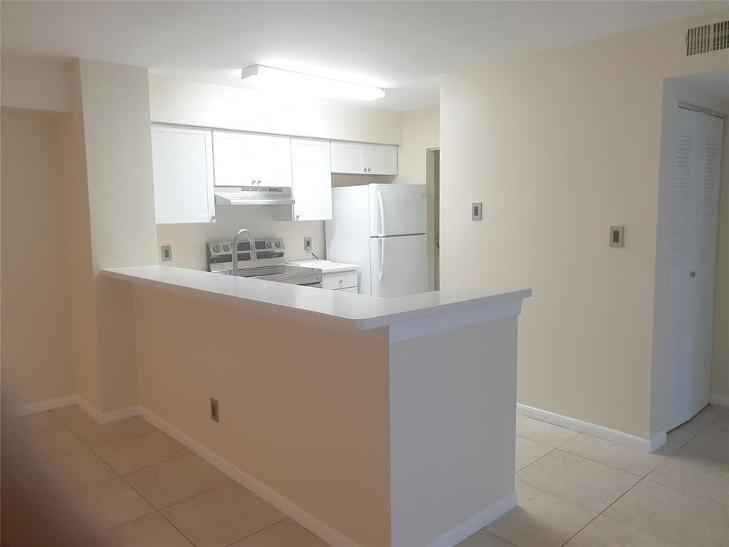520 S Park Road # 18-12, Hollywood FL 33021 photo 2