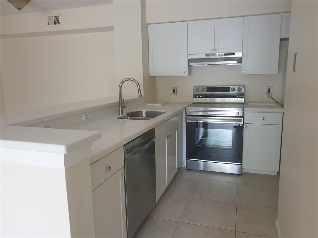 520 S Park Road # 18-12, Hollywood FL 33021 photo 3