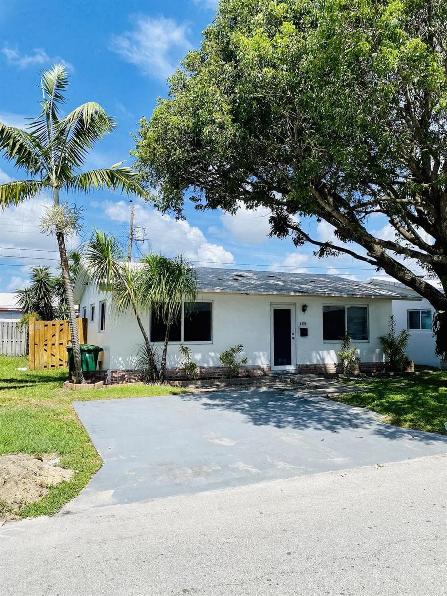 4559 NW 16th Way, Tamarac, FL 33309