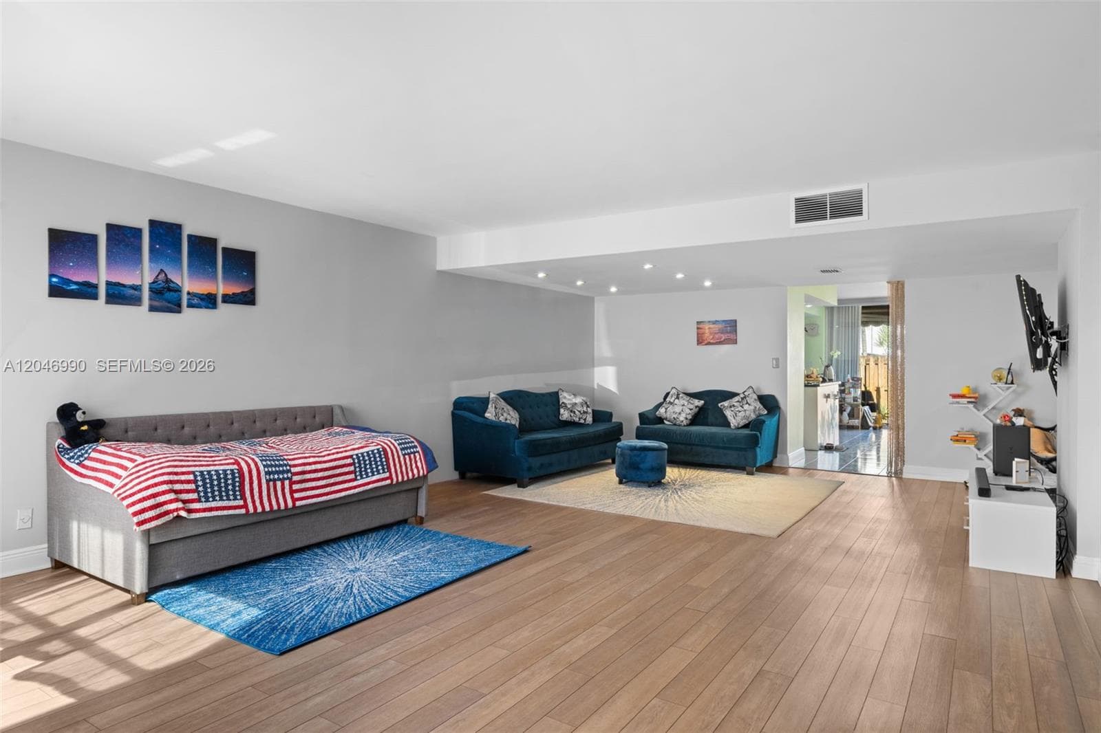801 NE 27th Ave, Hallandale Beach FL 33009 photo 3