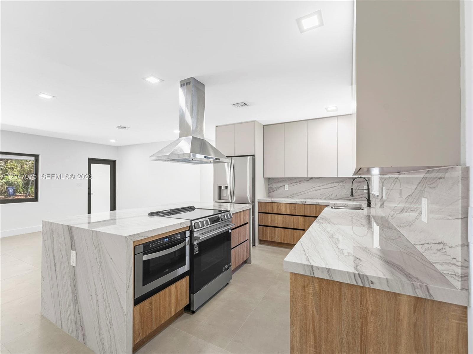 610 NE 164th Ter, Miami FL 33162 photo 2