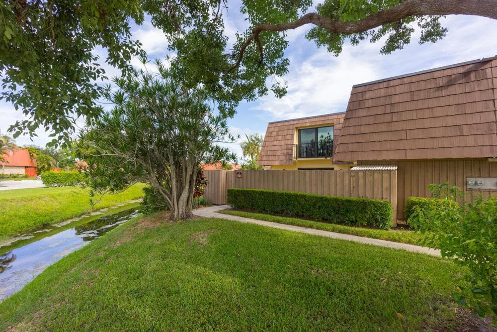 818 8th Court, Palm Beach Gardens FL 33410