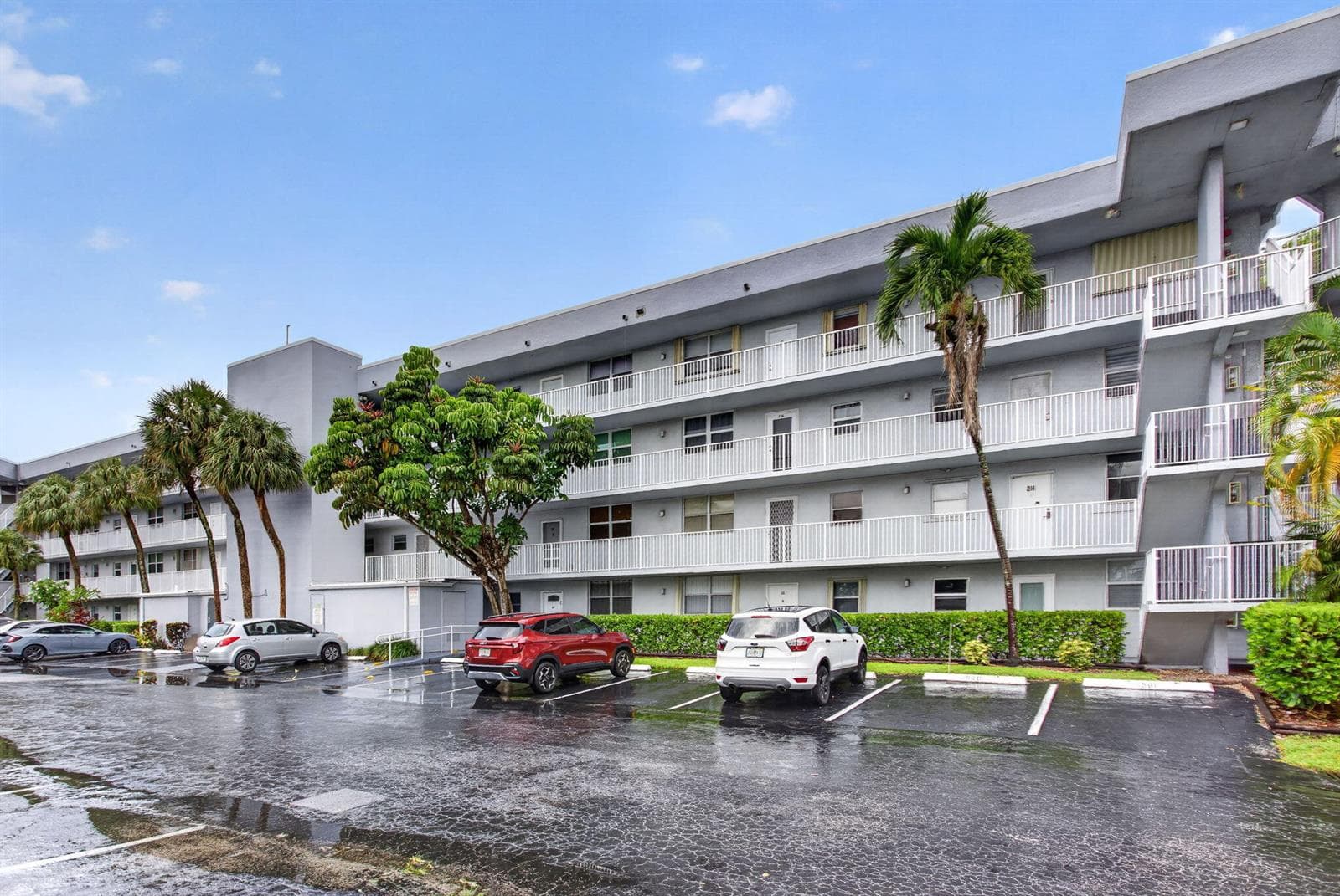 118 Royal Pk Drive # 1f, Oakland Park FL 33309