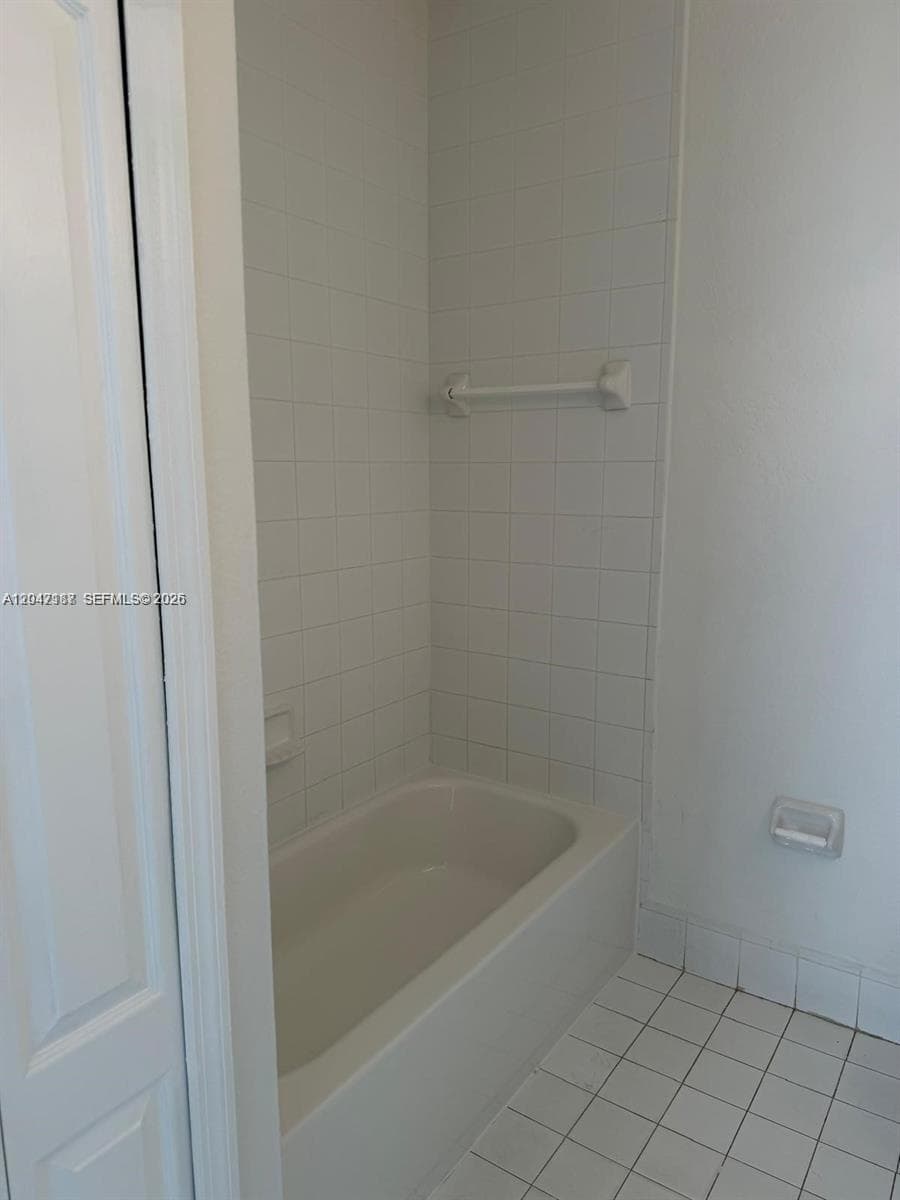 1656 SE 29th Ct # 100, Homestead, FL 33035 photo 2