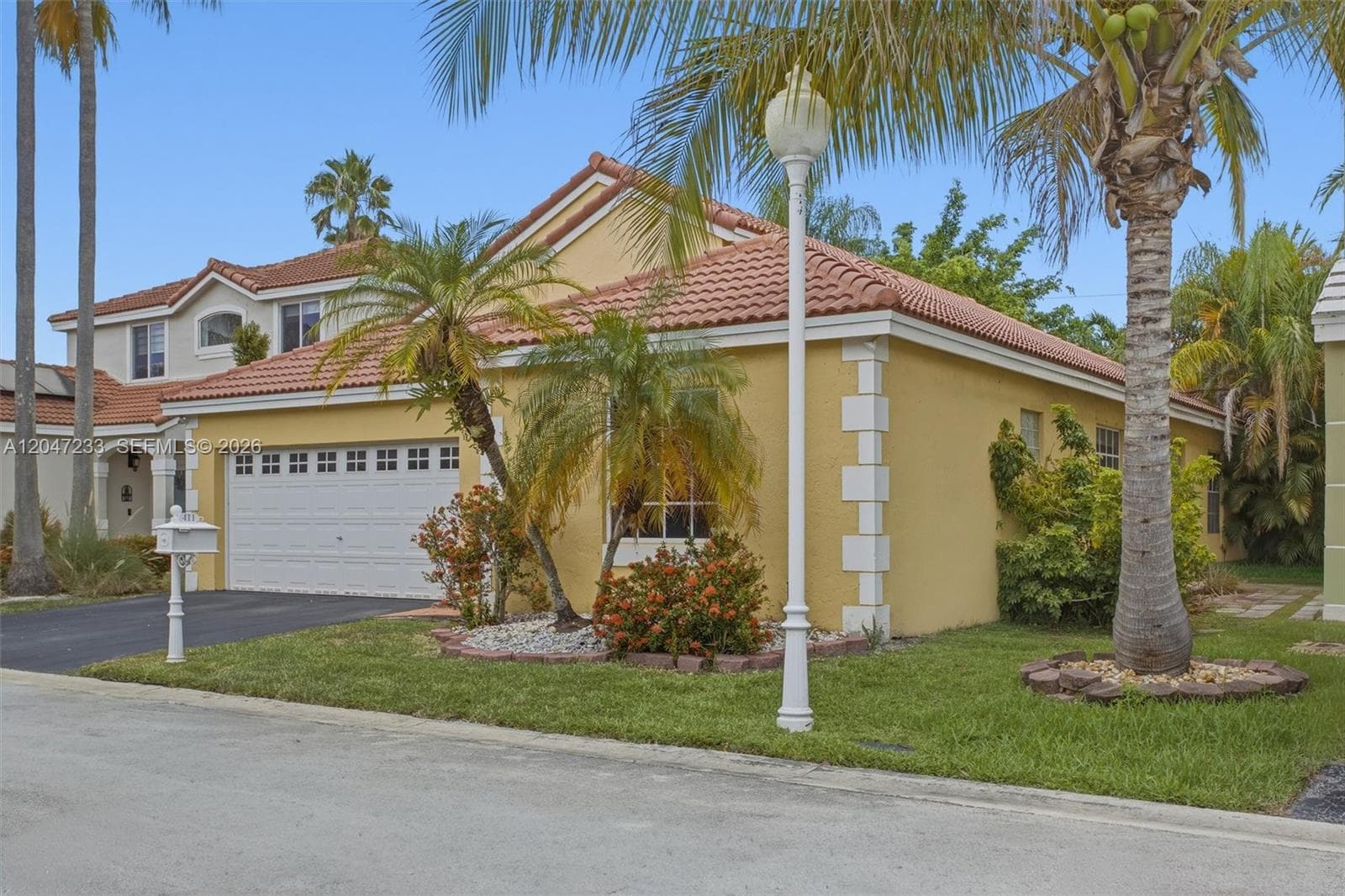 411 Bermuda Springs Dr, Weston FL 33326 photo 2