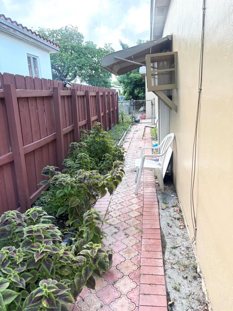 1885 NE 177th Street, North Miami Beach FL 33162 photo 2