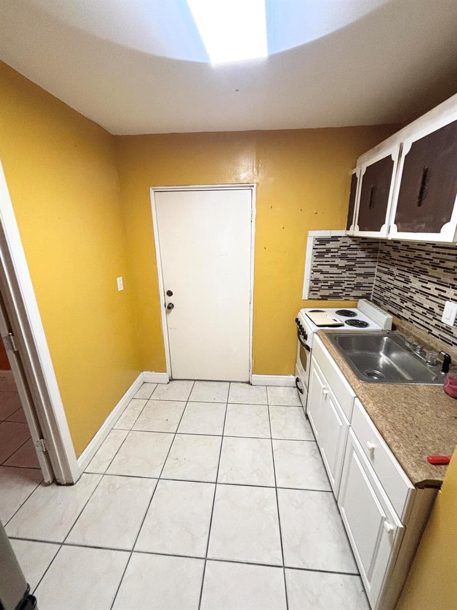 1885 NE 177th Street, North Miami Beach FL 33162 photo 5