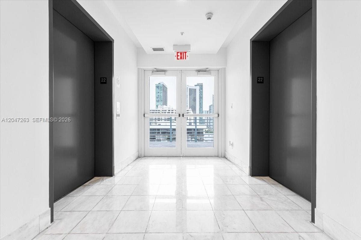 601 NE 36th St # 2203, Miami FL 33137 photo 3