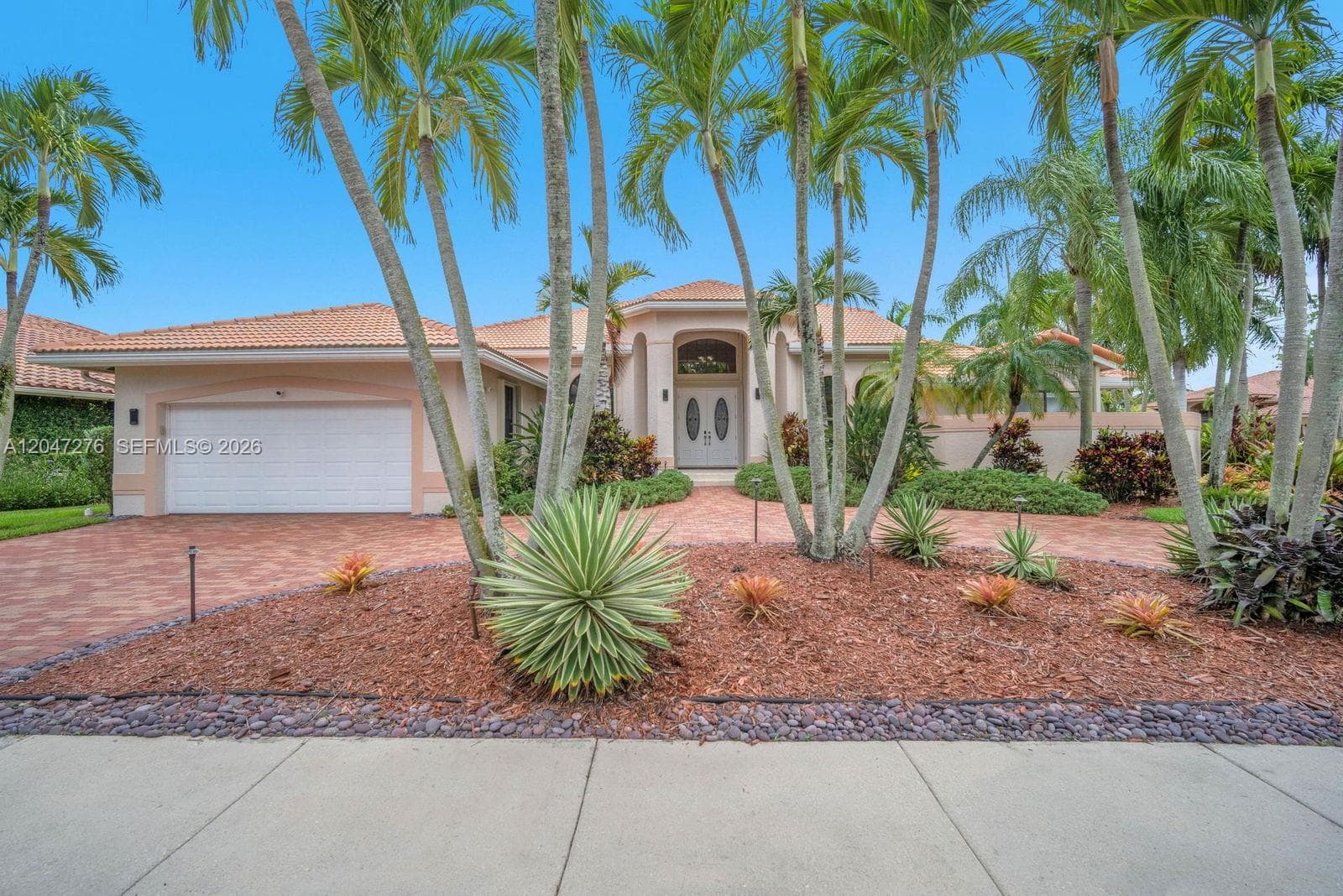 392 Coconut Cir, Weston FL 33326 photo 2
