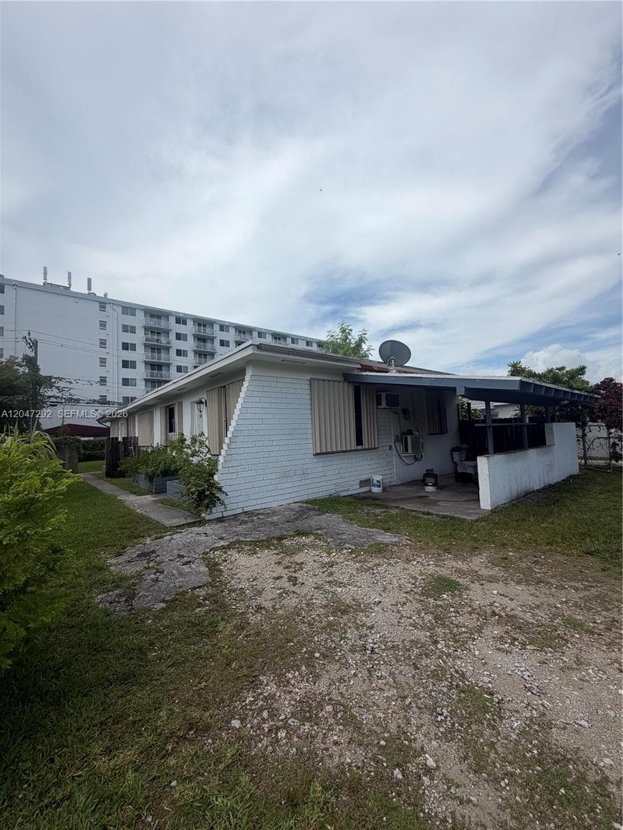 1258 NE 109th St, Miami FL 33161 photo 2