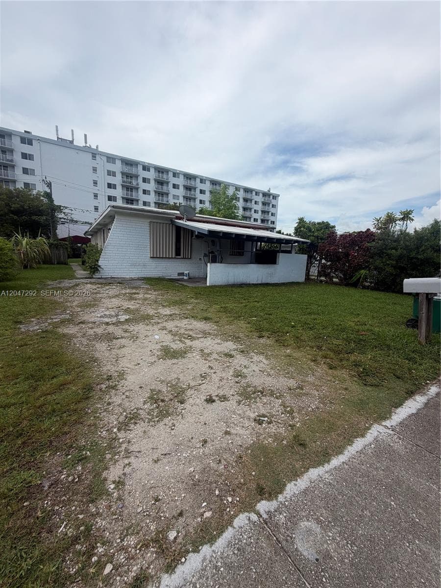 1258 NE 109th St, Miami FL 33161 photo 3