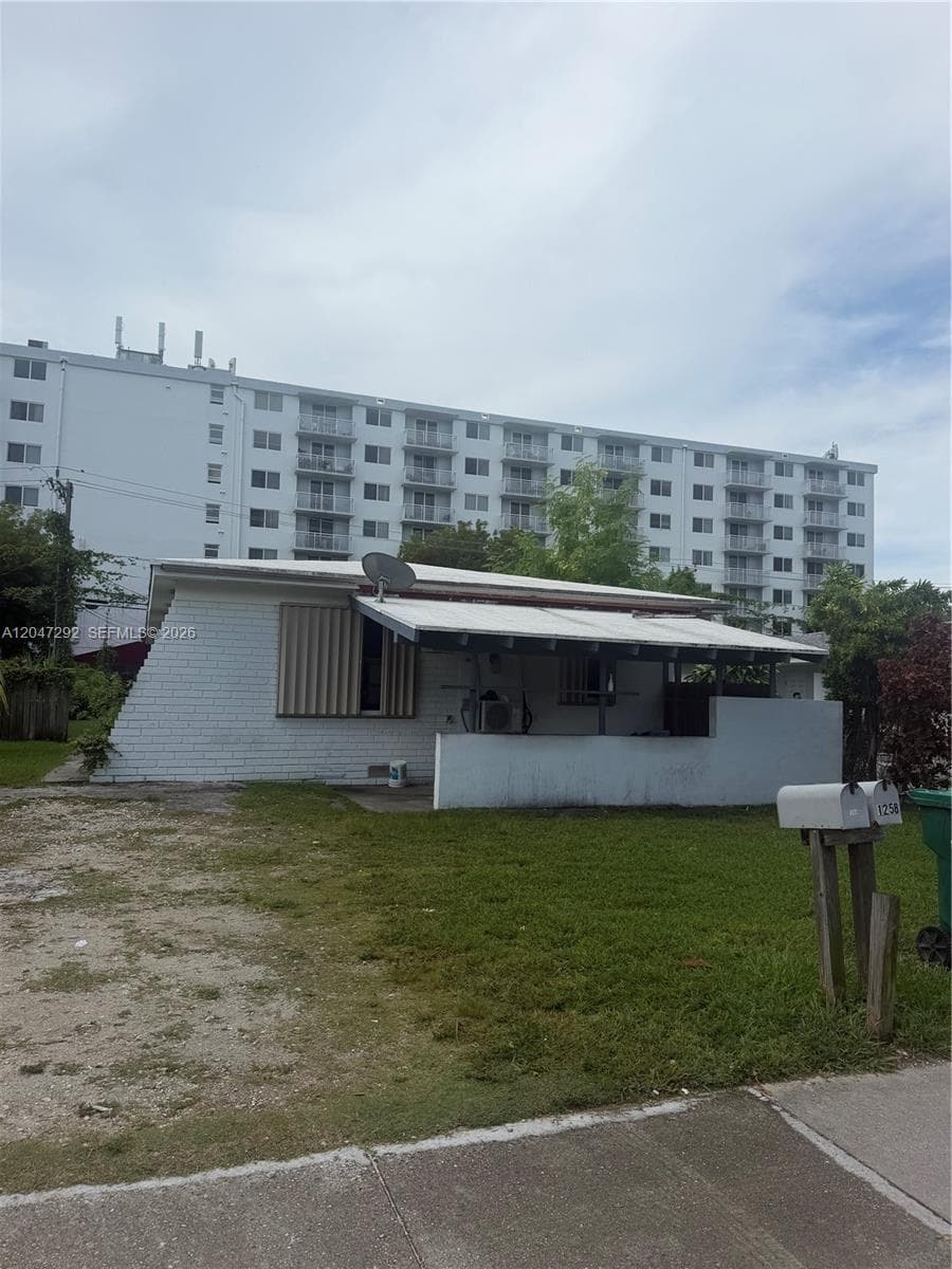 1258 NE 109th St, Miami FL 33161