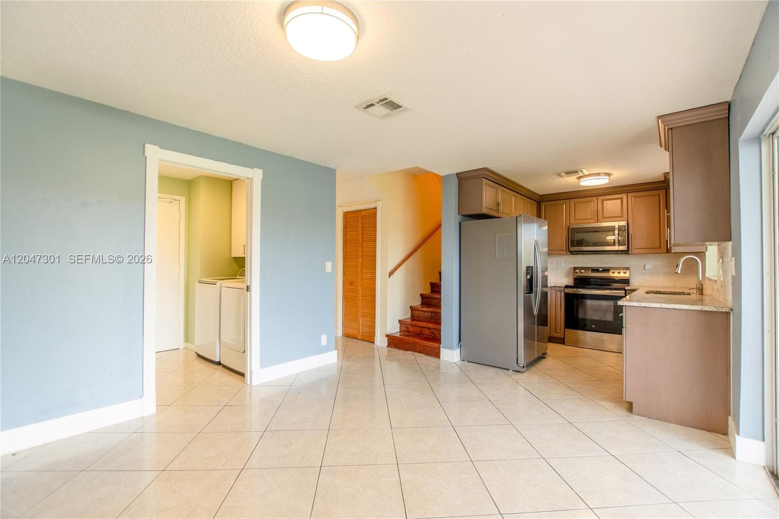 9803 NW 37th St, Sunrise FL 33351 photo 2