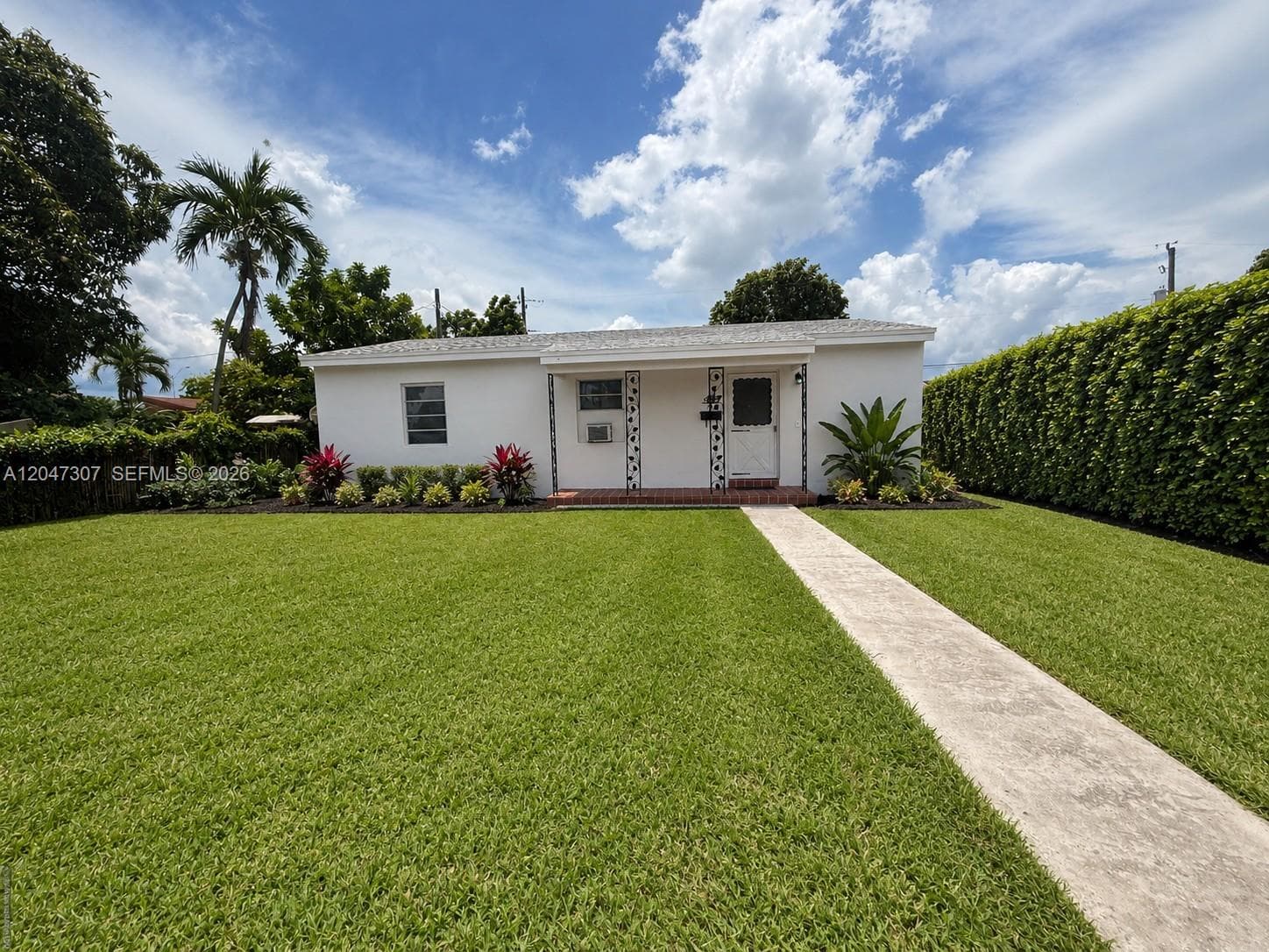 790 E 6th Pl, Hialeah FL 33010 photo 2